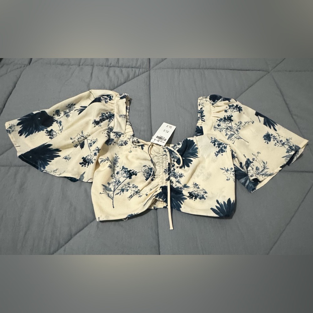 Abercrombie & Fitch | Angel Sleeve Cropped Set Top